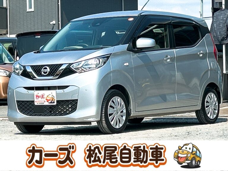 カーズ松尾自動車の在庫車（シルバーの軽ハイトワゴン）