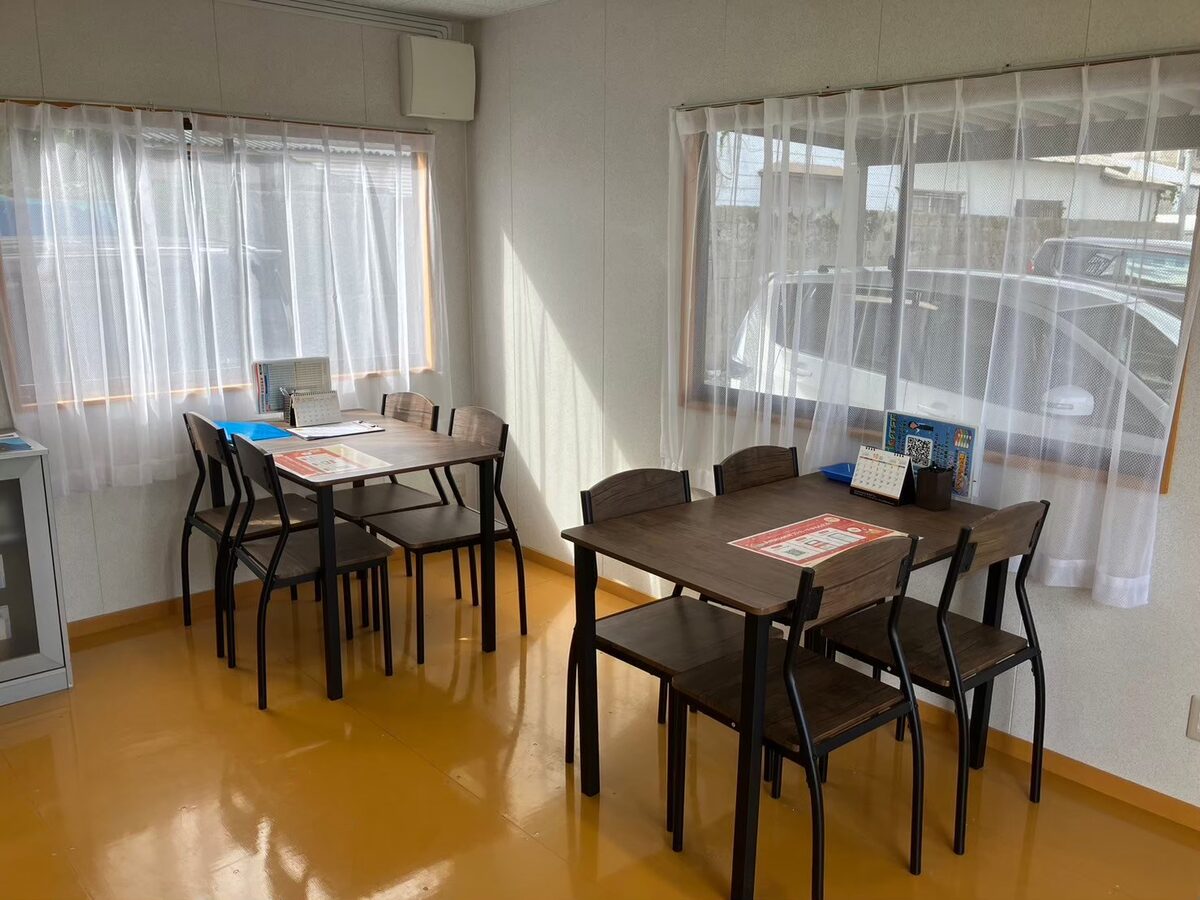 【鹿児島店】ゆっくりご相談いただける店内です|鹿児島・姶良の中古車販売店